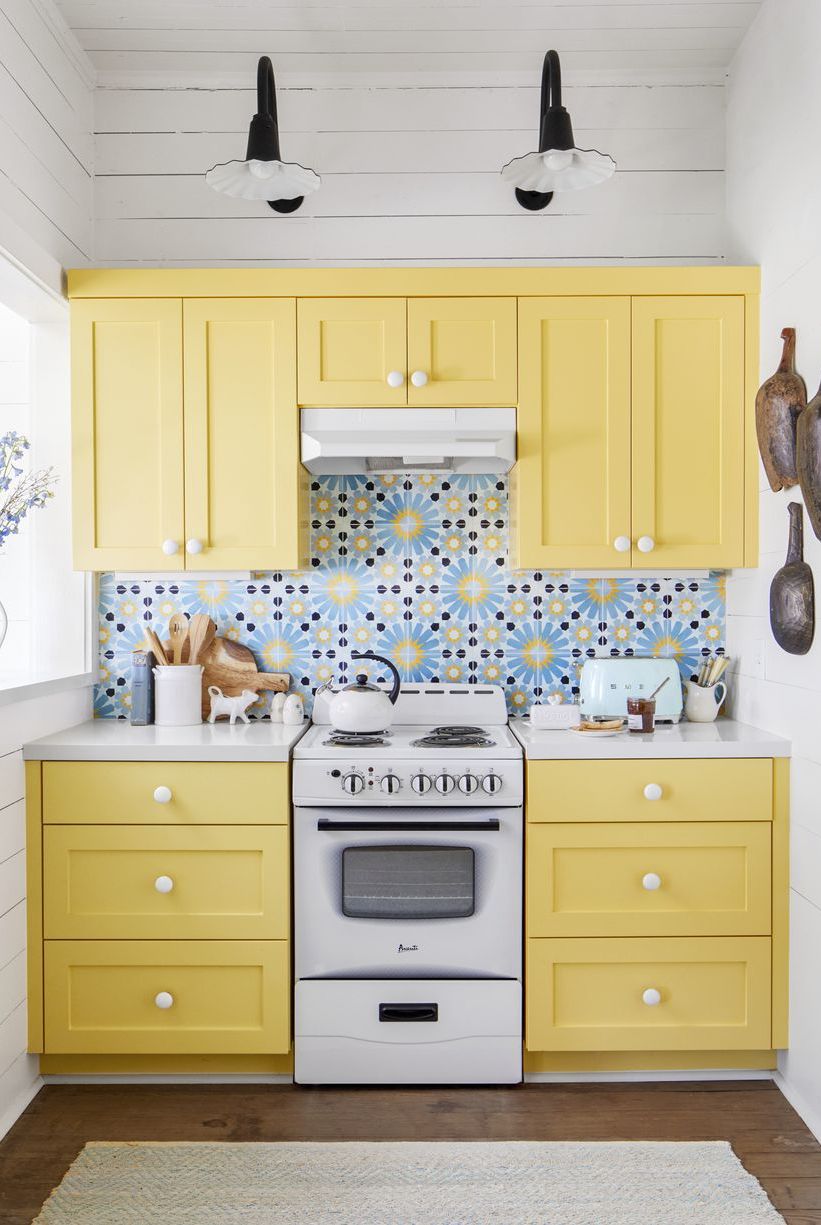 yellow-and-blue-kitchen-1590278027-16988936543181513687614.jpg
