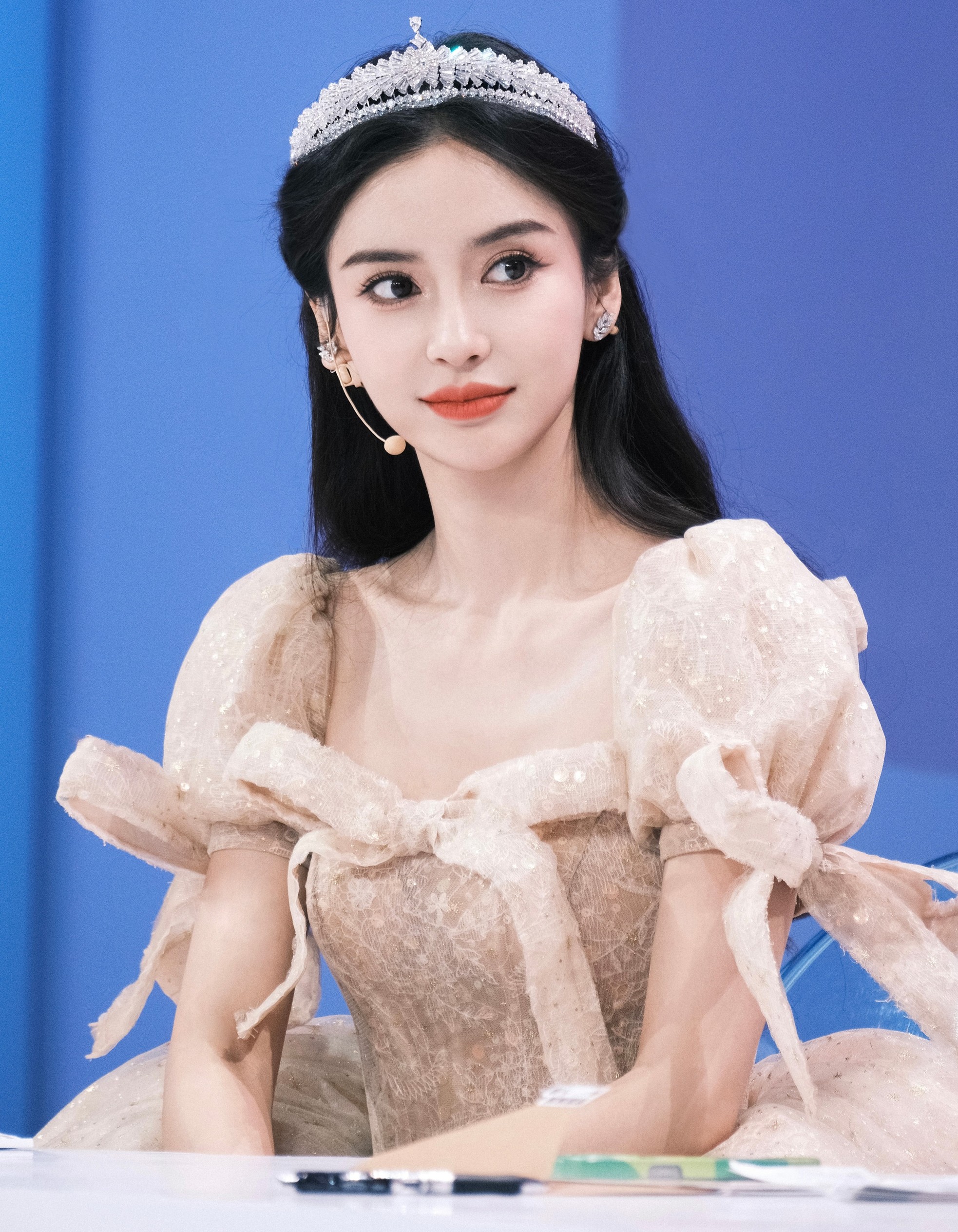 Angelababy còn lại gì khi bị cấm sóng ở tuổi 34 - Ảnh 2.