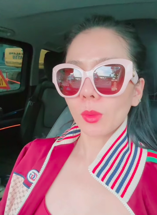 Thêm 1 chị đẹp khoe đi Mỹ dễ như "đi chợ" nhưng lại làm lộ luôn kết quả show "Chị đẹp đạp gió rẽ sóng"? - Ảnh 3. Thêm 1 chị đẹp khoe đi Mỹ dễ như "đi chợ" nhưng lại làm lộ luôn kết quả show "Chị đẹp đạp gió rẽ sóng"? - Ảnh 3.