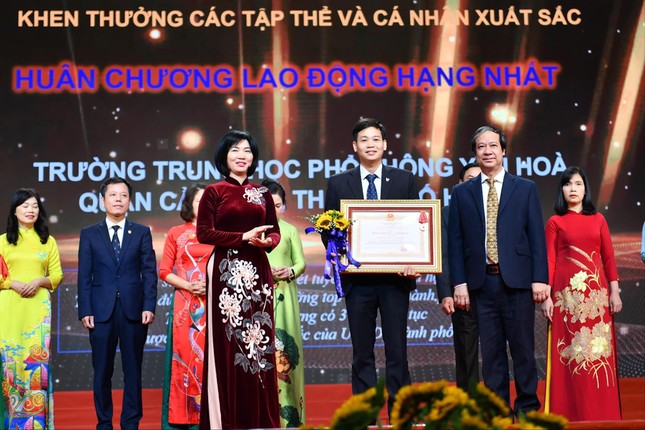 Bộ trưởng Bộ GD&ĐT Nguyễn Kim Sơn: Mong nghề luôn giữ được sự tôn nghiêm - Ảnh 1.