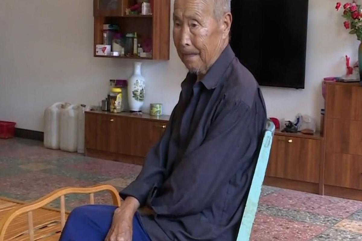 Cha già 92 tuổi ở nhà dột nát nhưng 5 con trai sống trong biệt thự xung quanh: Làm cha mẹ xin đừng thiên vị- Ảnh 3. Cha già 92 tuổi ở nhà dột nát nhưng 5 con trai sống trong biệt thự xung quanh: Làm cha mẹ xin đừng thiên vị- Ảnh 3.