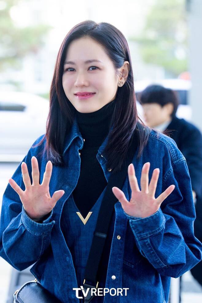 Son Ye Jin lộ diện sau sinh nhật 1 tuổi của con trai, nhan sắc tuổi 41 chuẩn "nữ thần" - Ảnh 4. Son Ye Jin lộ diện sau sinh nhật 1 tuổi của con trai, nhan sắc tuổi 41 chuẩn "nữ thần" - Ảnh 3.