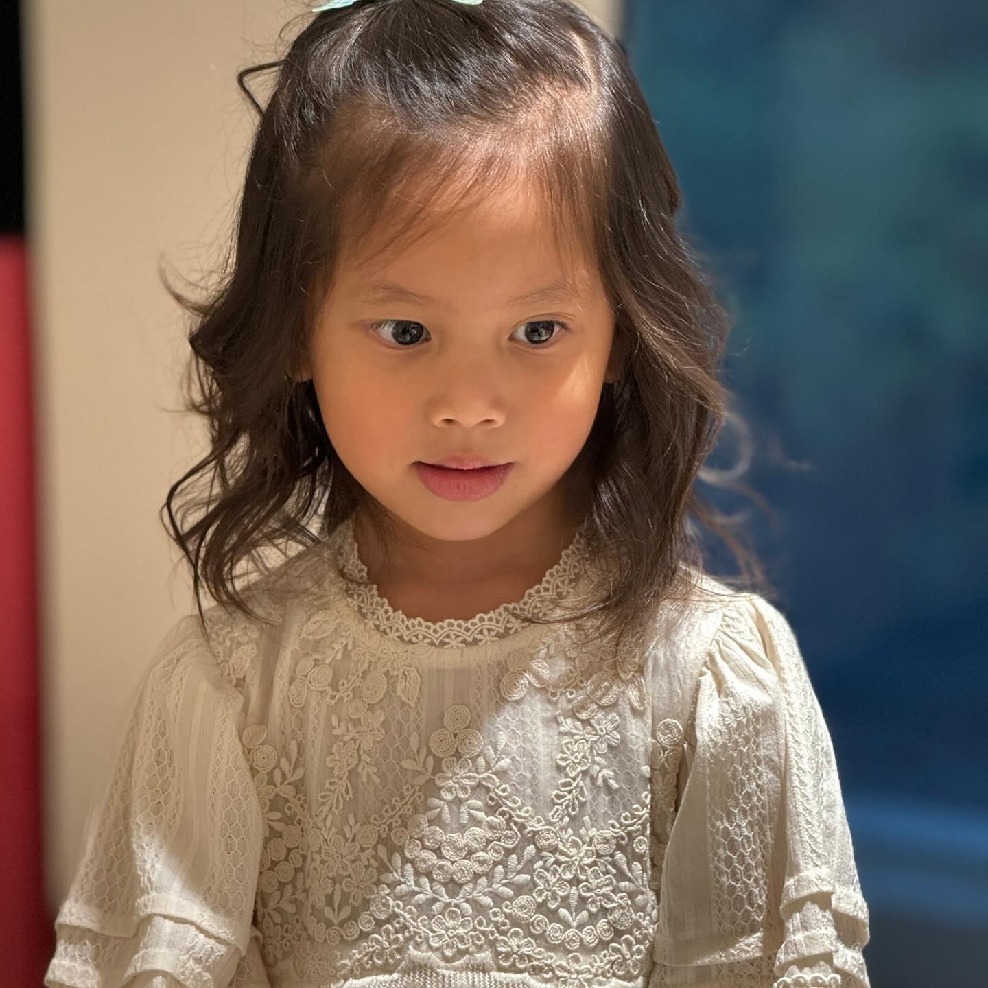 Clip con gái 3 tuổi của Hồ Ngọc Hà nói tiếng Anh cực &quot;mượt&quot;, một chi tiết khiến dân mạng phải khen - Ảnh 2.