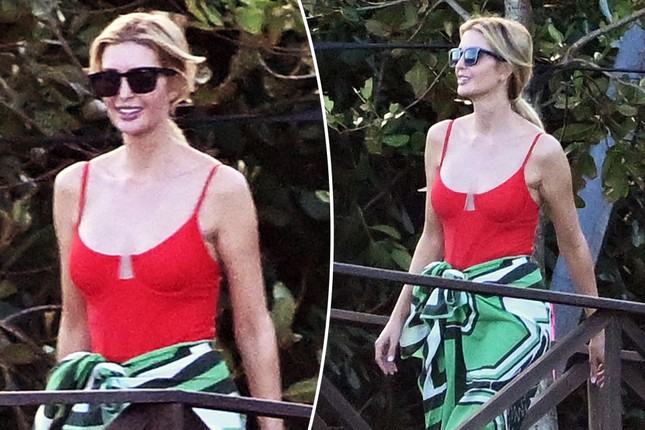 Ivanka Trump diện đồ bơi gợi cảm - Ảnh 1.
