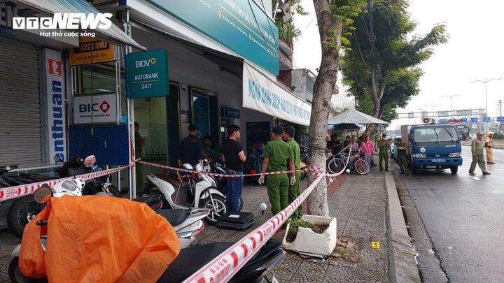 Bắt 2 nghi phạm cướp ngân hàng ở Đà Nẵng - Ảnh 1.