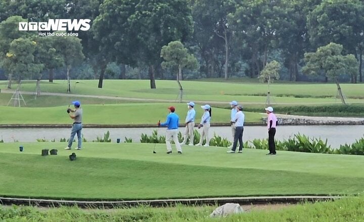 Lãnh đạo Sở ở Bắc Ninh trong 7 ngày đi chơi golf giờ hành chính tới 3 lần - Ảnh 2.