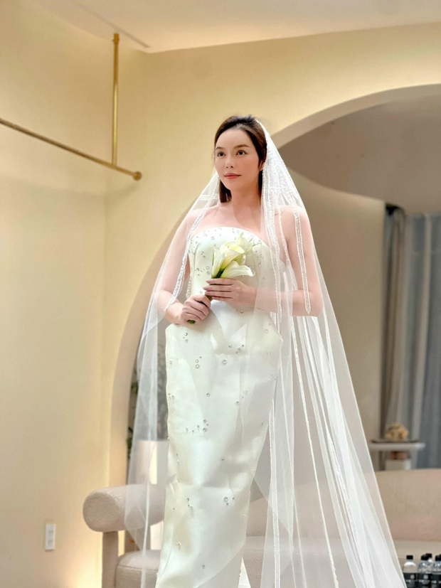 Lý Nhã Kỳ thông báo kết hôn năm sau, nhắc nhở dàn sao Vbiz giữ lịch sau màn bắt hoa cưới Phương Lan - Ảnh 9. Lý Nhã Kỳ thông báo kết hôn năm sau, nhắc nhở dàn sao Vbiz giữ lịch sau màn bắt hoa cưới Phương Lan - Ảnh 9.