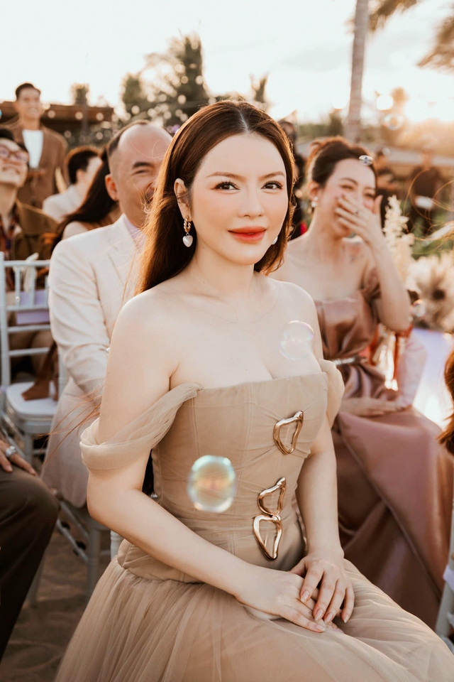 Lý Nhã Kỳ thông báo kết hôn năm sau, nhắc nhở dàn sao Vbiz giữ lịch sau màn bắt hoa cưới Phương Lan - Ảnh 7. Lý Nhã Kỳ thông báo kết hôn năm sau, nhắc nhở dàn sao Vbiz giữ lịch sau màn bắt hoa cưới Phương Lan - Ảnh 7.