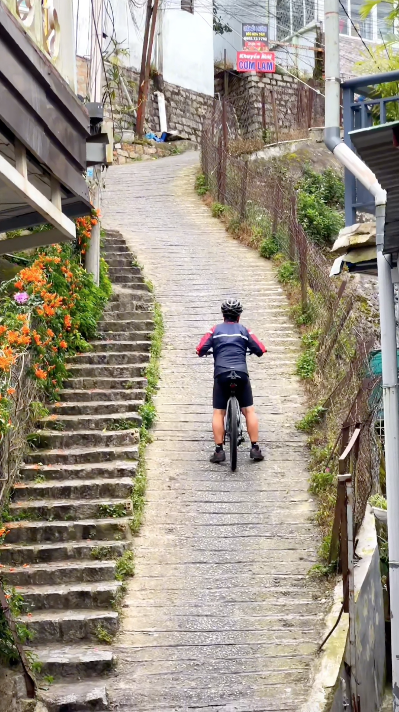 Thử thách đạp xe lên con dốc cao nhất nhì Đà Lạt khiến nhiều người 