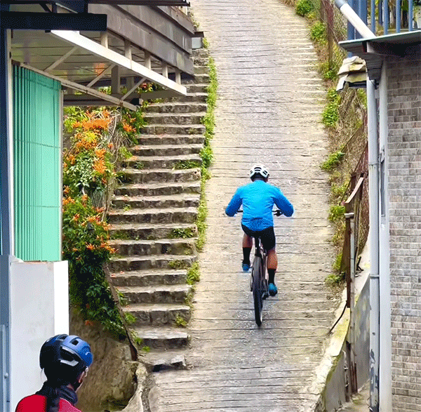Thử thách đạp xe lên con dốc cao nhất nhì Đà Lạt khiến nhiều người &quot;nhìn thôi đã mỏi chân&quot;- Ảnh 2.