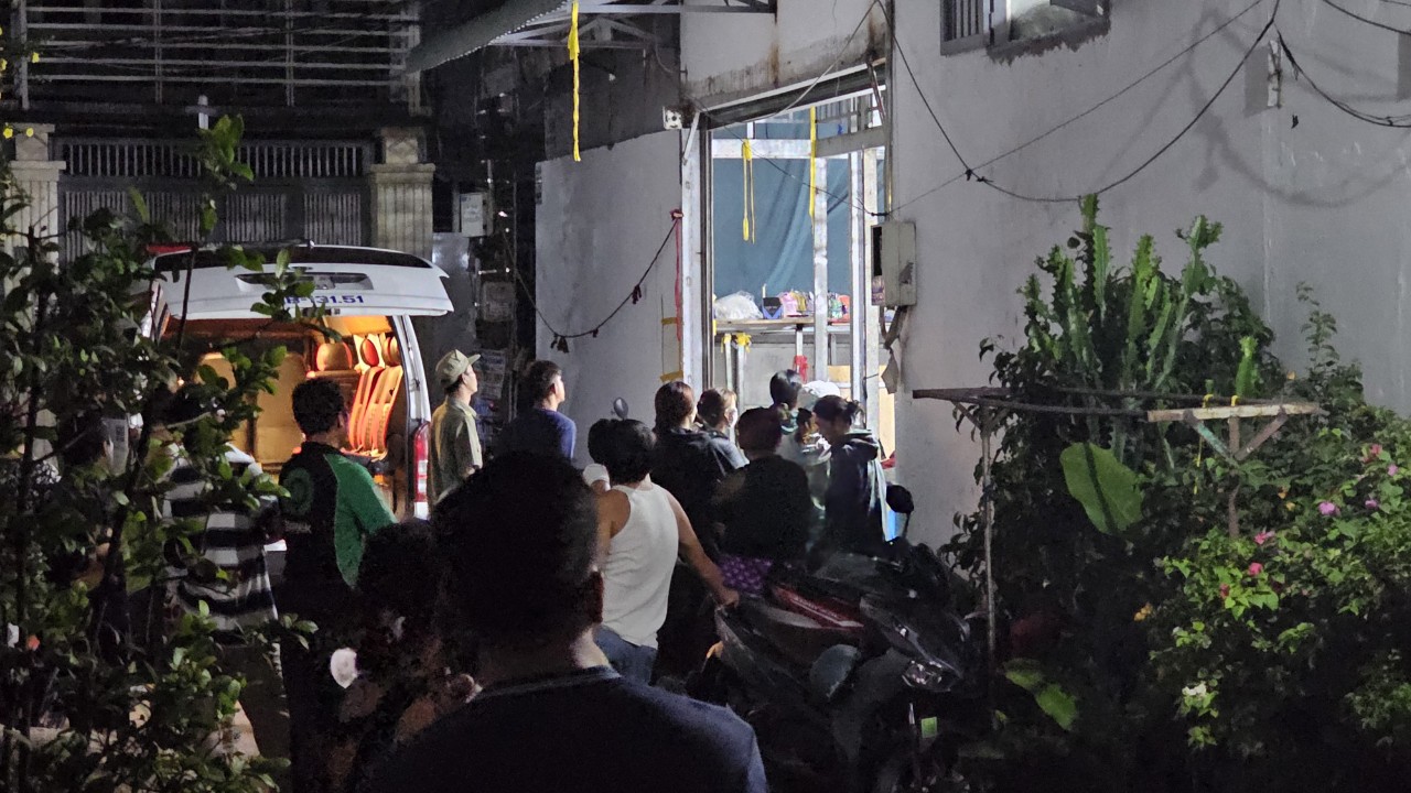 Thợ sửa máy tử vong sau khi đến kho vải ở Bình Tân, TP HCM - Ảnh 1.