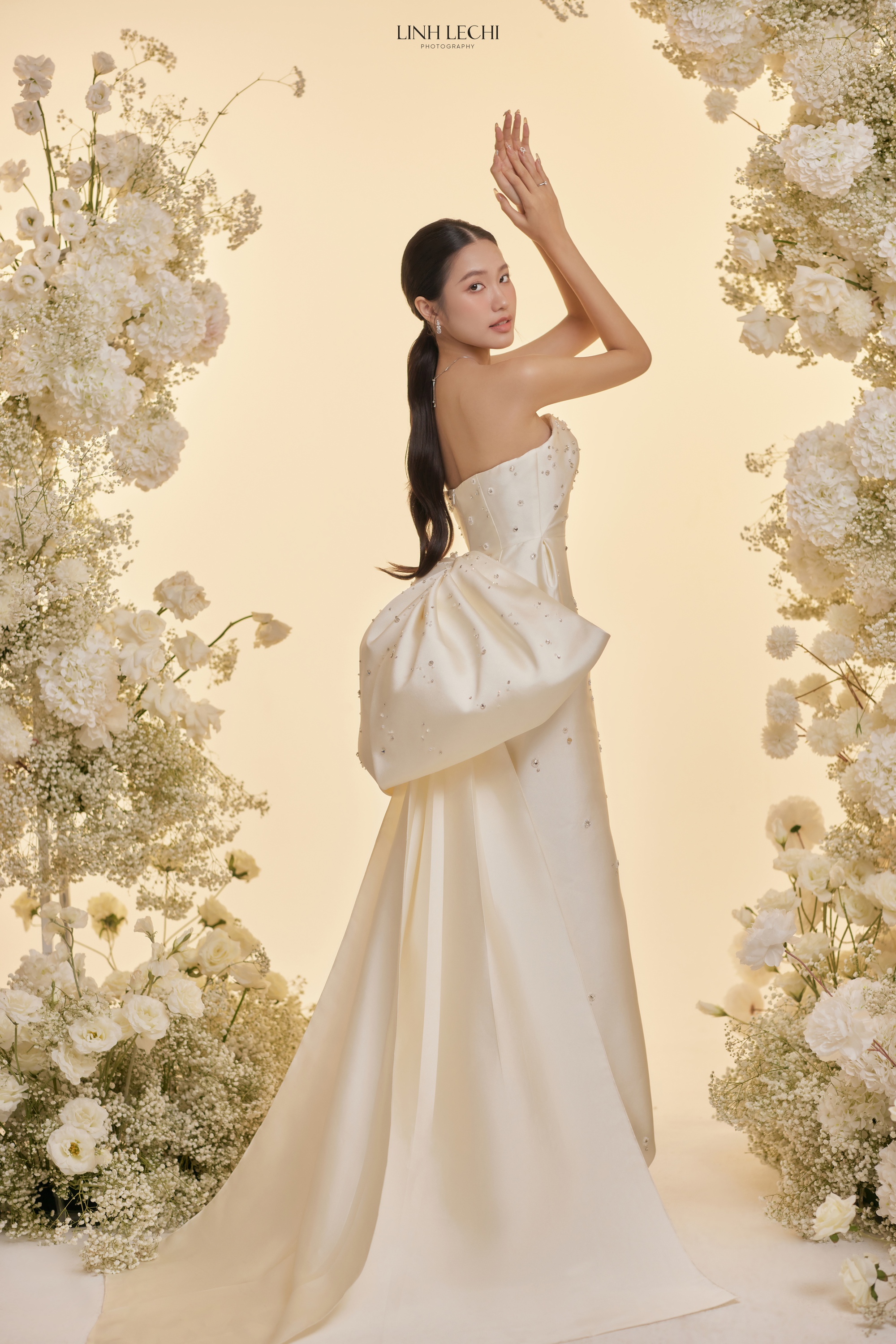 Váy cưới làm lễ nhà hàng - Mê hoặc với thiết kế xòe phồng lớn - Nicole  Bridal