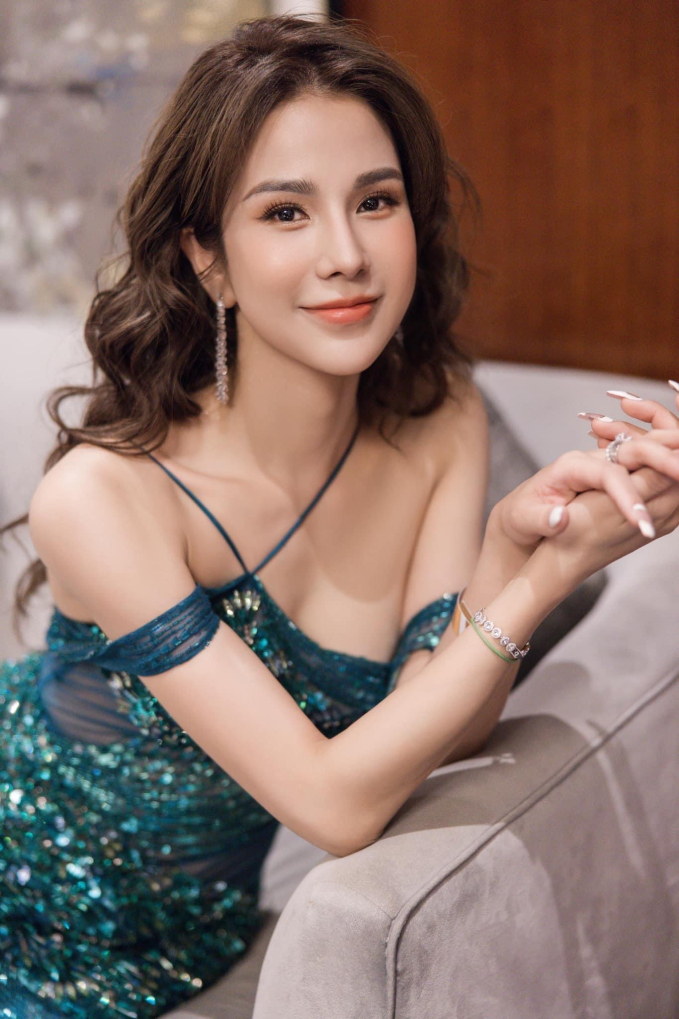 Diệp L&acirc;m Anh c&ocirc;ng khai khoảnh khắc nắm tay một ch&agrave;ng trai, đ&atilde; t&igrave;m thấy t&igrave;nh mới hậu chia tay chồng thiếu gia? - Ảnh 4.