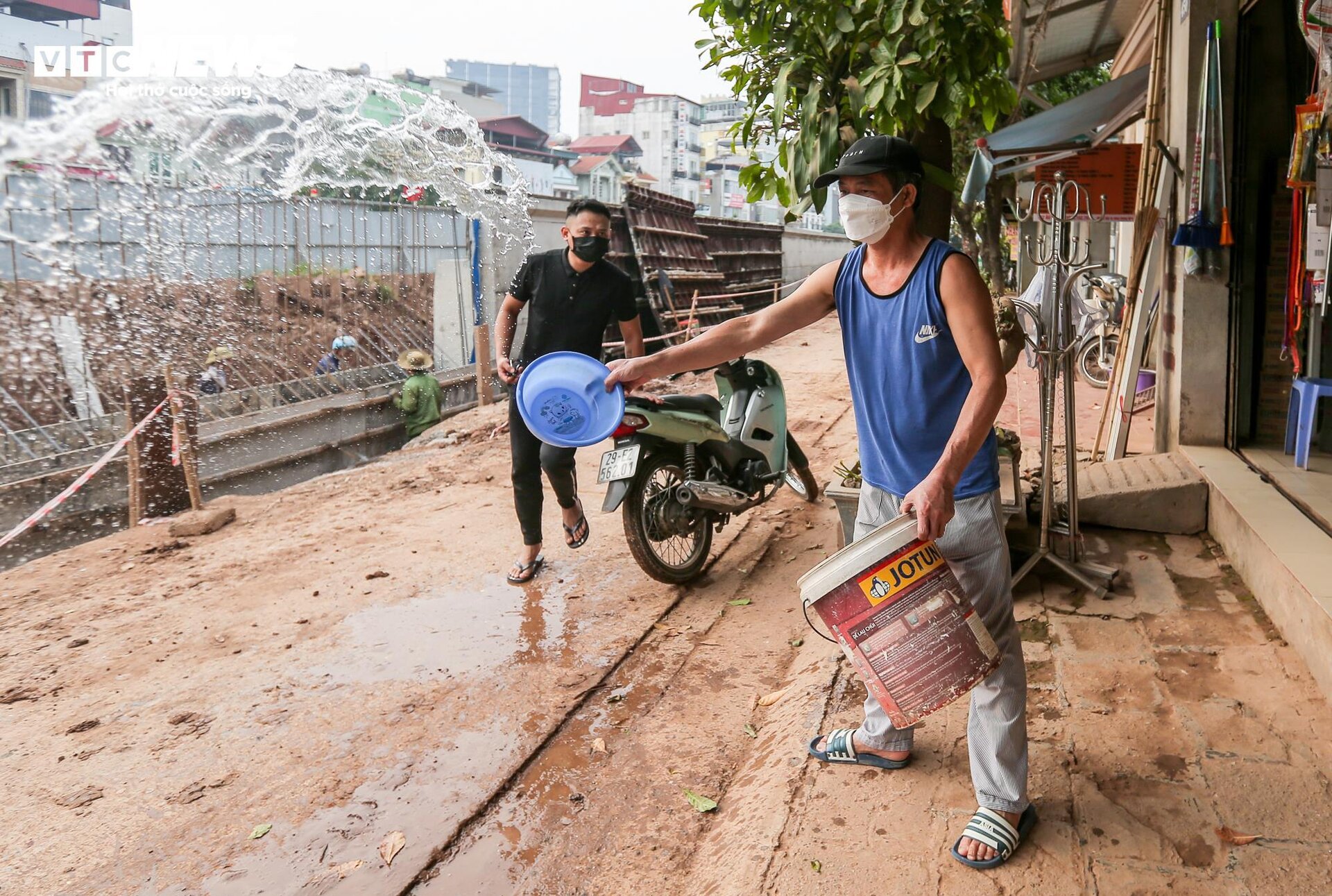 Hà Nội: Dự án mở đường mãi chưa xong, dân khốn khổ với cảnh bụi bẩn, lầy lội - Ảnh 8.