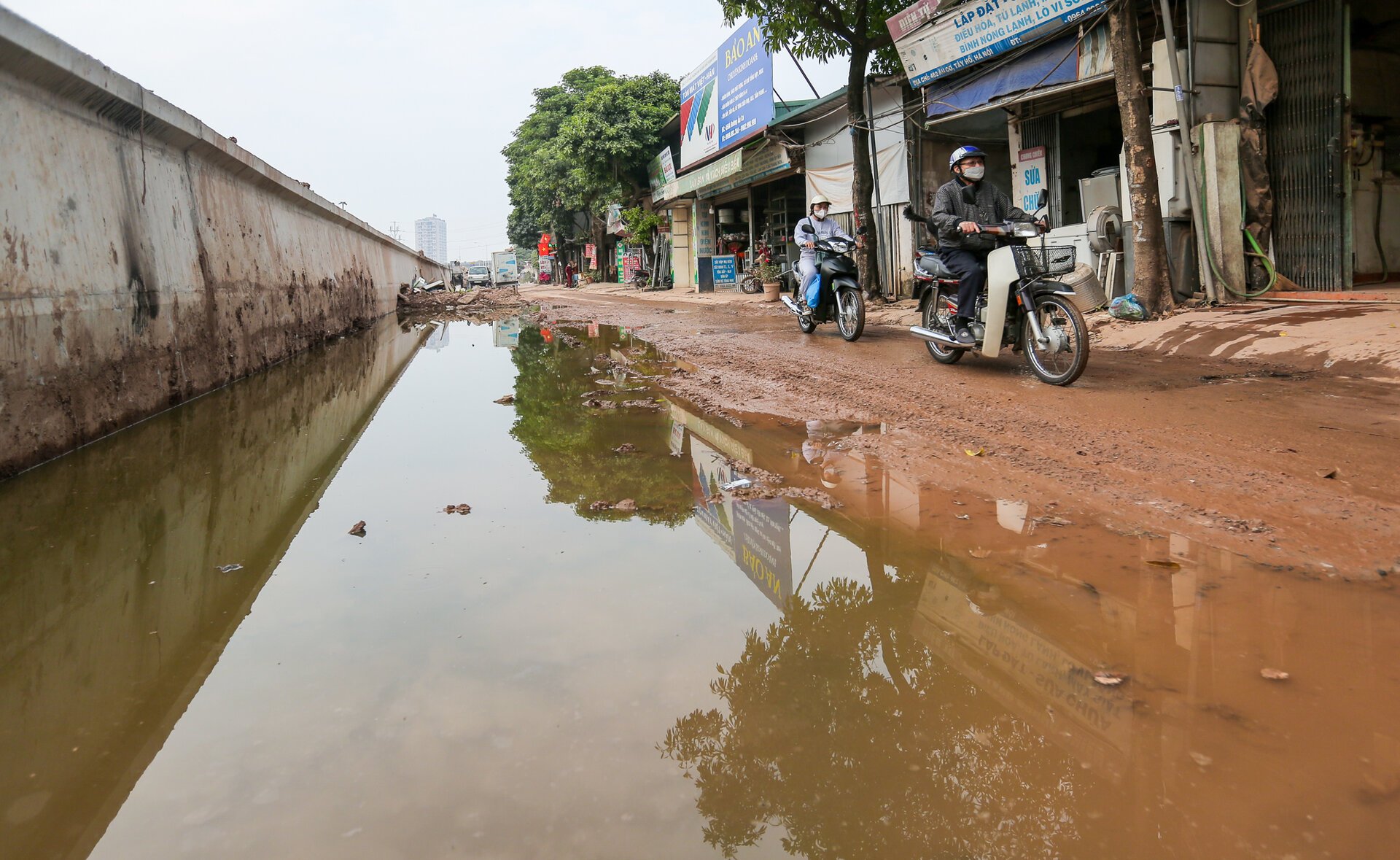 Hà Nội: Dự án mở đường mãi chưa xong, dân khốn khổ với cảnh bụi bẩn, lầy lội - Ảnh 7.