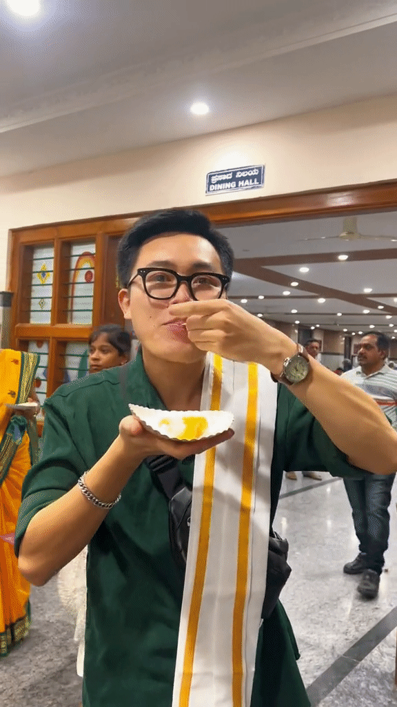 Thanh niên Việt review ăn cưới ở Ấn Độ: Nhà hàng trải lá chuối thay bát đĩa, “đứng hình” khi bị hỏi về món lẩu- Ảnh 6. Thanh niên Việt review ăn cưới ở Ấn Độ: Nhà hàng trải lá chuối thay bát đĩa, “đứng hình” khi bị hỏi về món lẩu- Ảnh 6.
