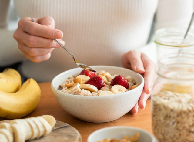 woman-eating-oatmeal-breakfast-17010106311091935099323.jpg