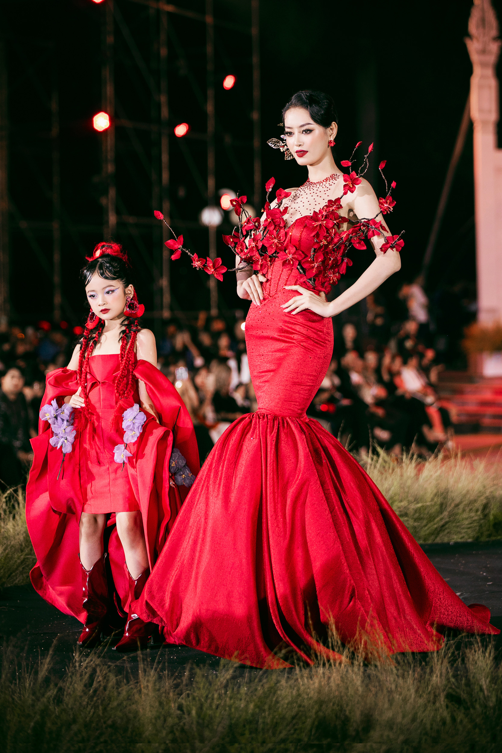Hoa hậu Tiểu Vy, Bảo Ngọc cùng làm Vedette cho BST Ký họa quê hương - Ảnh 7.