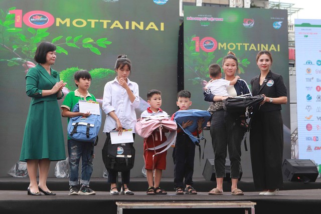 Aristino Wear.Care.Share: Kéo gần giấc mơ cho những em nhỏ có hoàn cảnh đặc biệt - Ảnh 8. Aristino Wear.Care.Share: Kéo gần giấc mơ cho những em nhỏ có hoàn cảnh đặc biệt - Ảnh 8.