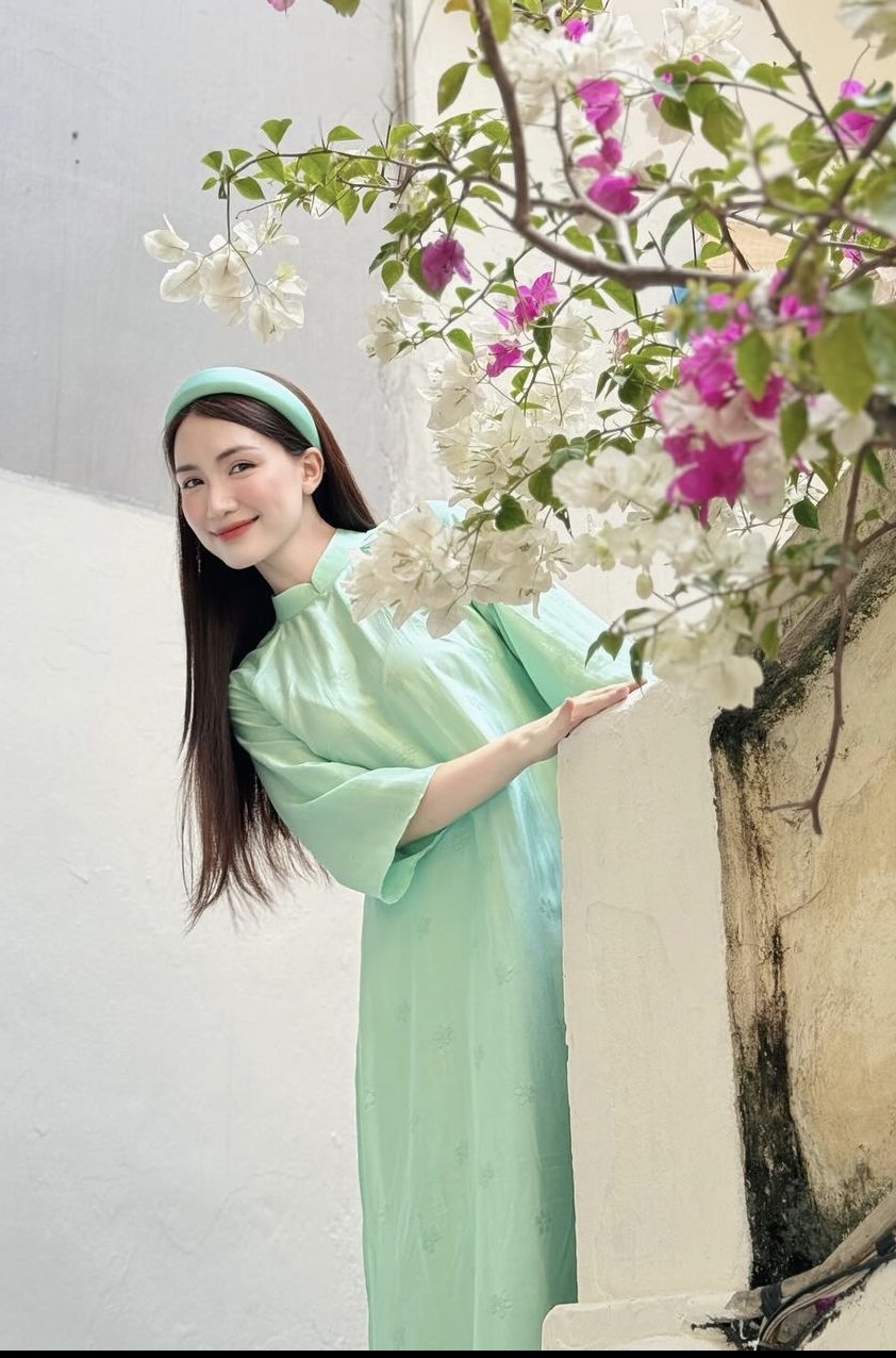 Tủ đồ ăn cưới của H&ograve;a Minzy: Bộ n&agrave;o nh&igrave;n cũng tinh tế m&agrave; kh&ocirc;ng hề lấn lướt c&ocirc; d&acirc;u- Ảnh 11.