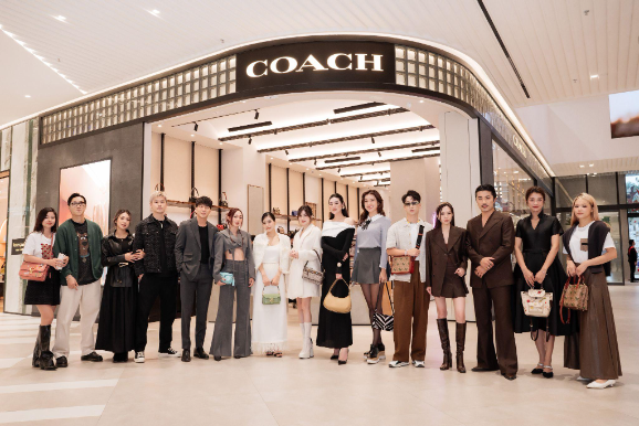 COACH ch&iacute;nh thức khai trương cửa h&agrave;ng đầu ti&ecirc;n tại Lotte Mall T&acirc;y Hồ H&agrave; Nội - Ảnh 2.