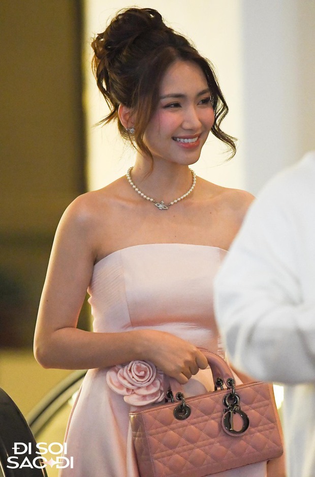 Tủ đồ ăn cưới của H&ograve;a Minzy: Bộ n&agrave;o nh&igrave;n cũng tinh tế m&agrave; kh&ocirc;ng hề lấn lướt c&ocirc; d&acirc;u- Ảnh 1.