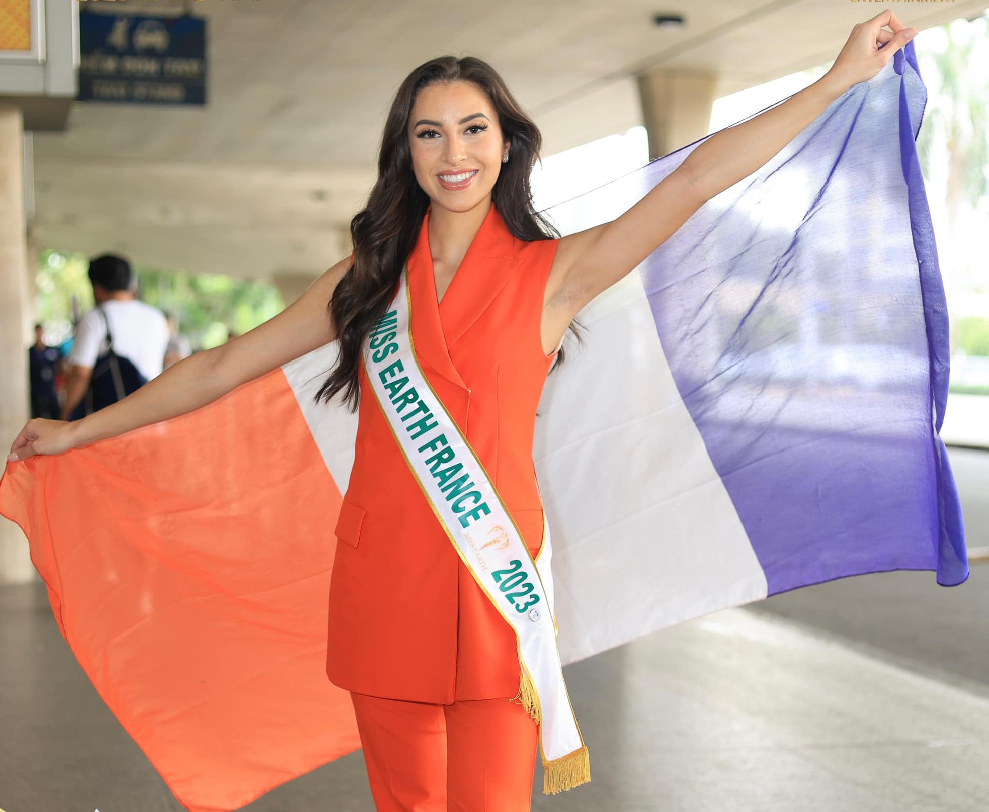 Người đẹp Mỹ mặc trang phục lạ mắt sang Việt Nam thi Hoa hậu Trái Đất - Ảnh 22.