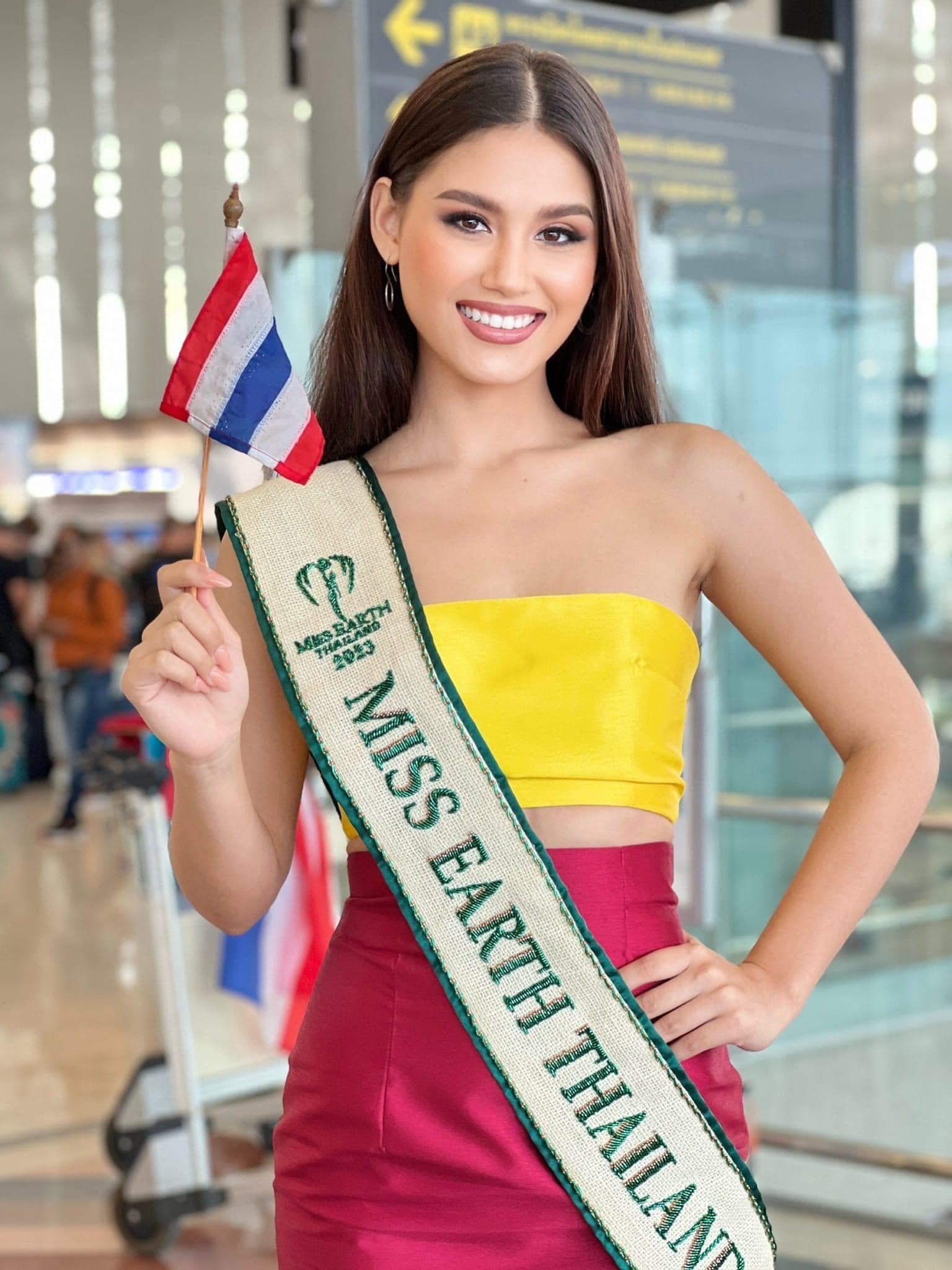 Người đẹp Mỹ mặc trang phục lạ mắt sang Việt Nam thi Hoa hậu Trái Đất - Ảnh 4.