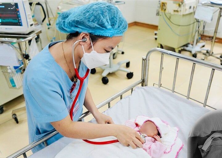 Cứu sống mẹ con sản phụ bị rau bong non thể nặng - Ảnh 1. Cứu sống mẹ con sản phụ bị rau bong non thể nặng - Ảnh 1.