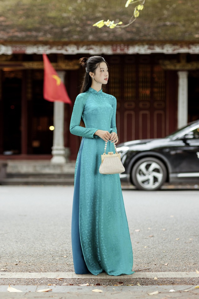 2 tháng nữa mới đến Tết Nguyên đán: Local brand Việt đua nhau trình làng 1001 mẫu áo dài đẹp mê tơi - Ảnh 21.