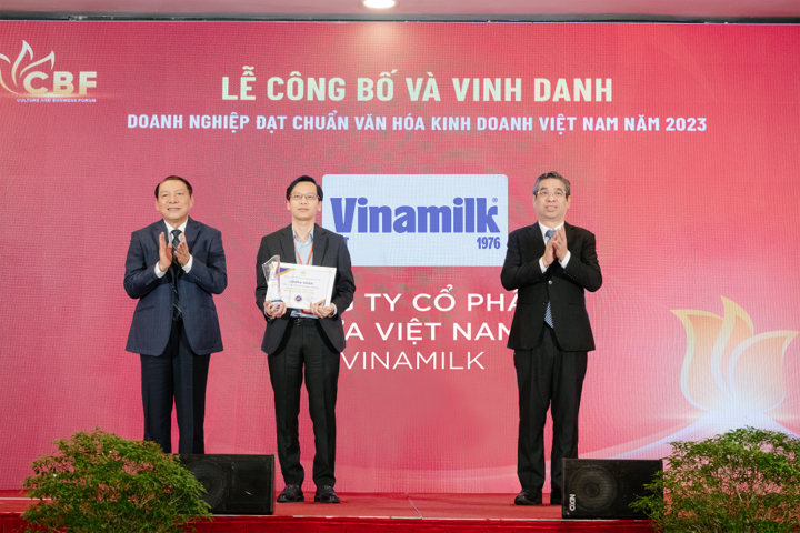 Vinamilk được vinh danh Doanh nghiệp đạt chuẩn văn hóa kinh doanh Việt Nam - Ảnh 1.