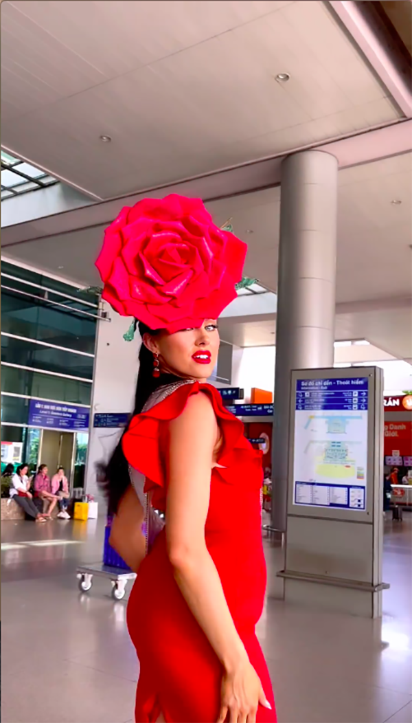 Người đẹp Mỹ mặc trang phục lạ mắt sang Việt Nam thi Hoa hậu Trái Đất - Ảnh 2.