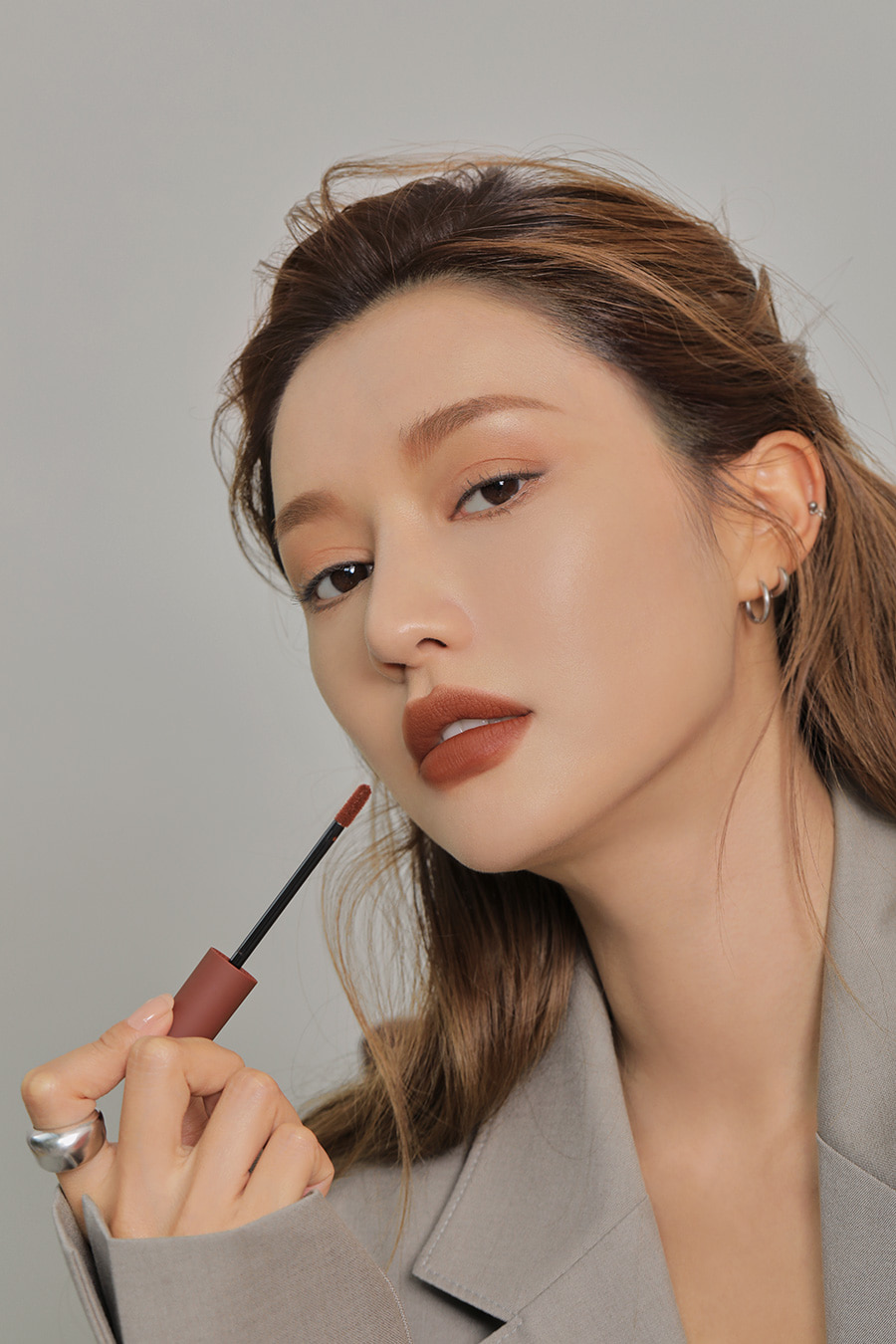 Nâng cấp diện mạo rạng rỡ với xu hướng Latte makeup cùng 5 sản phẩm được giới làm đẹp Hàn mê tít  - Ảnh 10.