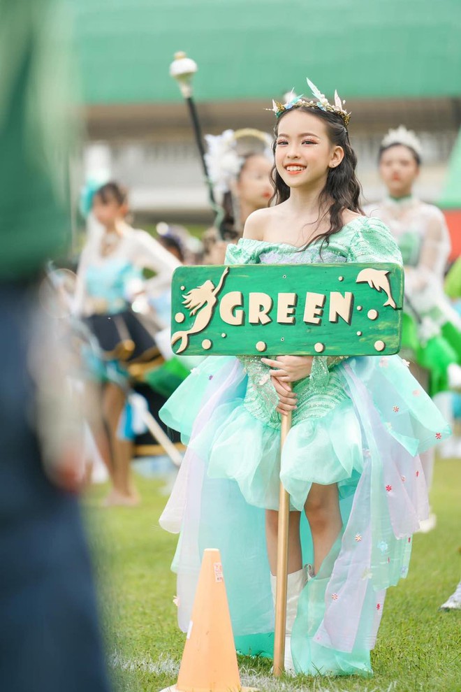 Cô bé gây sốt MXH vì quá xinh trong hội thao trường, hoá ra là cháu gái của cố danh hài đình đám này - Ảnh 4. Cô bé gây sốt MXH vì quá xinh trong hội thao trường, hoá ra là cháu gái của cố danh hài đình đám này - Ảnh 4.