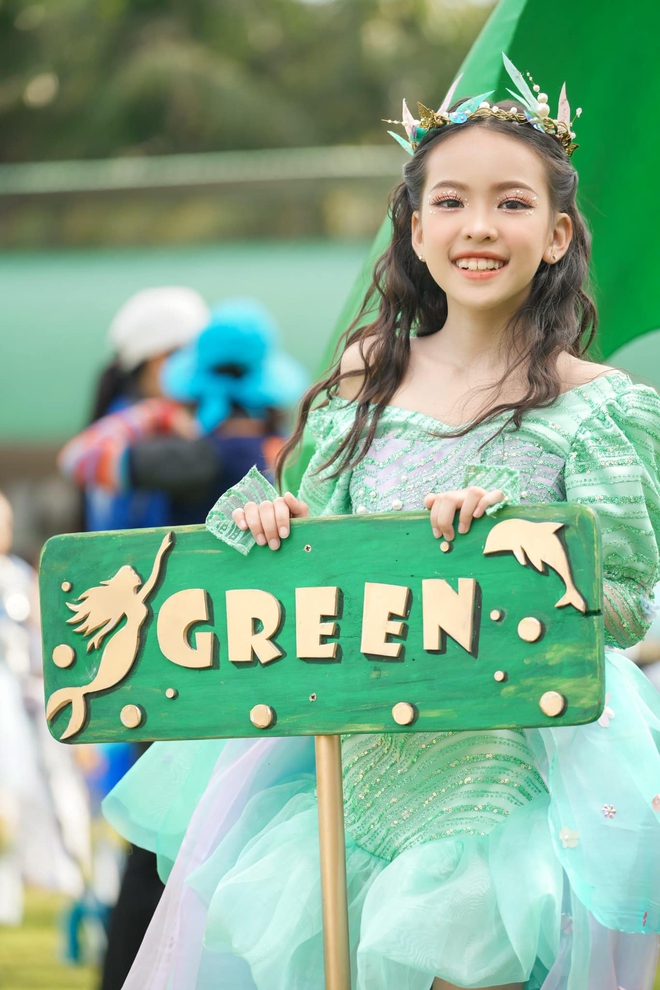 Cô bé gây sốt MXH vì quá xinh trong hội thao trường, hoá ra là cháu gái của cố danh hài đình đám này - Ảnh 3. Cô bé gây sốt MXH vì quá xinh trong hội thao trường, hoá ra là cháu gái của cố danh hài đình đám này - Ảnh 3.