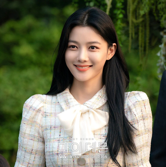 Style sang nức nở của Kim Yoo Jung trong phim mới: Xứng danh mỹ nhân mặc đẹp nhất màn ảnh Hàn đợt này - Ảnh 3.