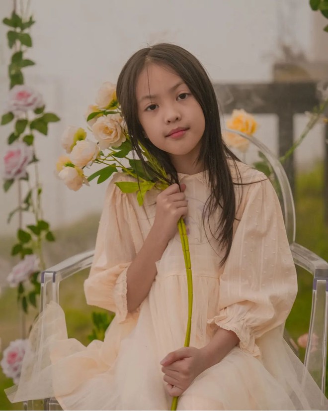 Cô bé gây sốt MXH vì quá xinh trong hội thao trường, hoá ra là cháu gái của cố danh hài đình đám này - Ảnh 9. Cô bé gây sốt MXH vì quá xinh trong hội thao trường, hoá ra là cháu gái của cố danh hài đình đám này - Ảnh 9.