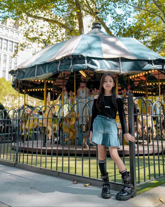 Cô bé gây sốt MXH vì quá xinh trong hội thao trường, hoá ra là cháu gái của cố danh hài đình đám này - Ảnh 9. Cô bé gây sốt MXH vì quá xinh trong hội thao trường, hoá ra là cháu gái của cố danh hài đình đám này - Ảnh 9.