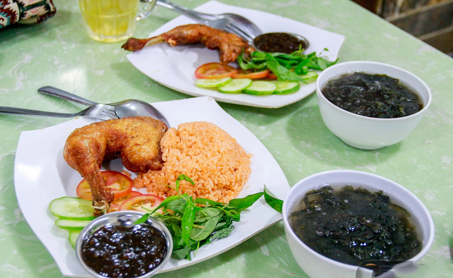 Du khách nước ngoài ca ngợi cơm gà xối mỡ của Việt Nam &quot;ngon nhất cuộc đời&quot;, không nơi nào có được - Ảnh 5.