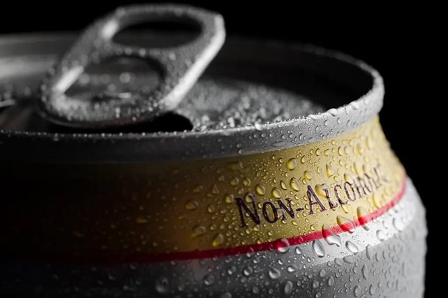 Uống bia không cồn có thể nhiễm khuẩn, trong đó có vi khuẩn đường ruột E.coli - Ảnh 1.