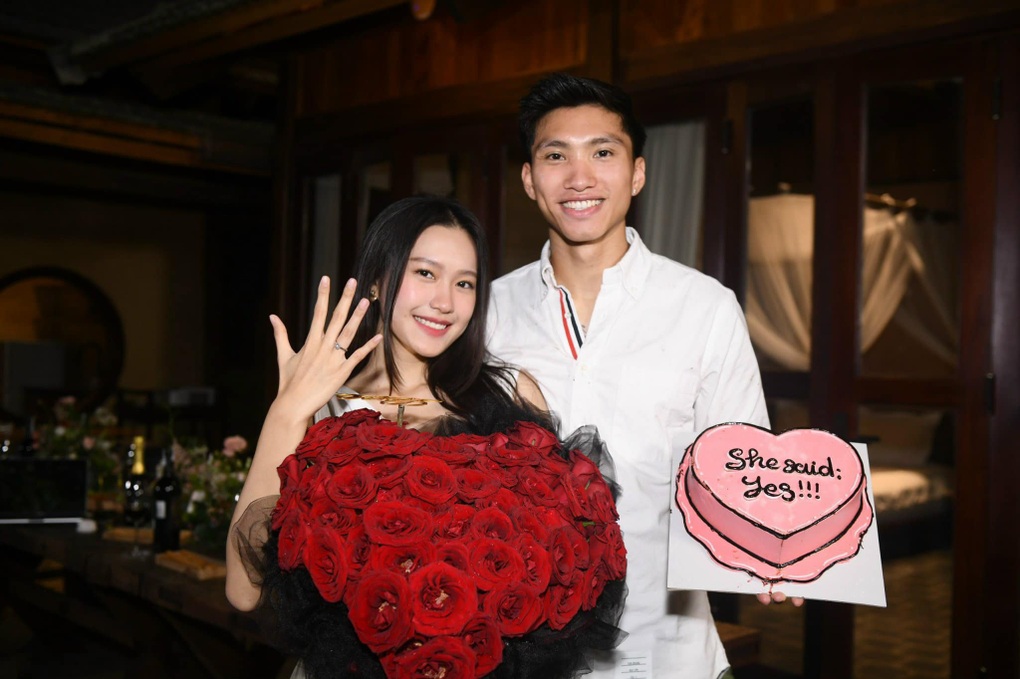 Chuyện tình của cầu thủ giàu có và tiểu thư Hà Nội: Vừa cầu hôn 2 tháng đã ấn định luôn ngày cưới - Ảnh 5. Chuyện tình của cầu thủ giàu có và tiểu thư Hà Nội: Vừa cầu hôn 2 tháng đã ấn định luôn ngày cưới - Ảnh 5.