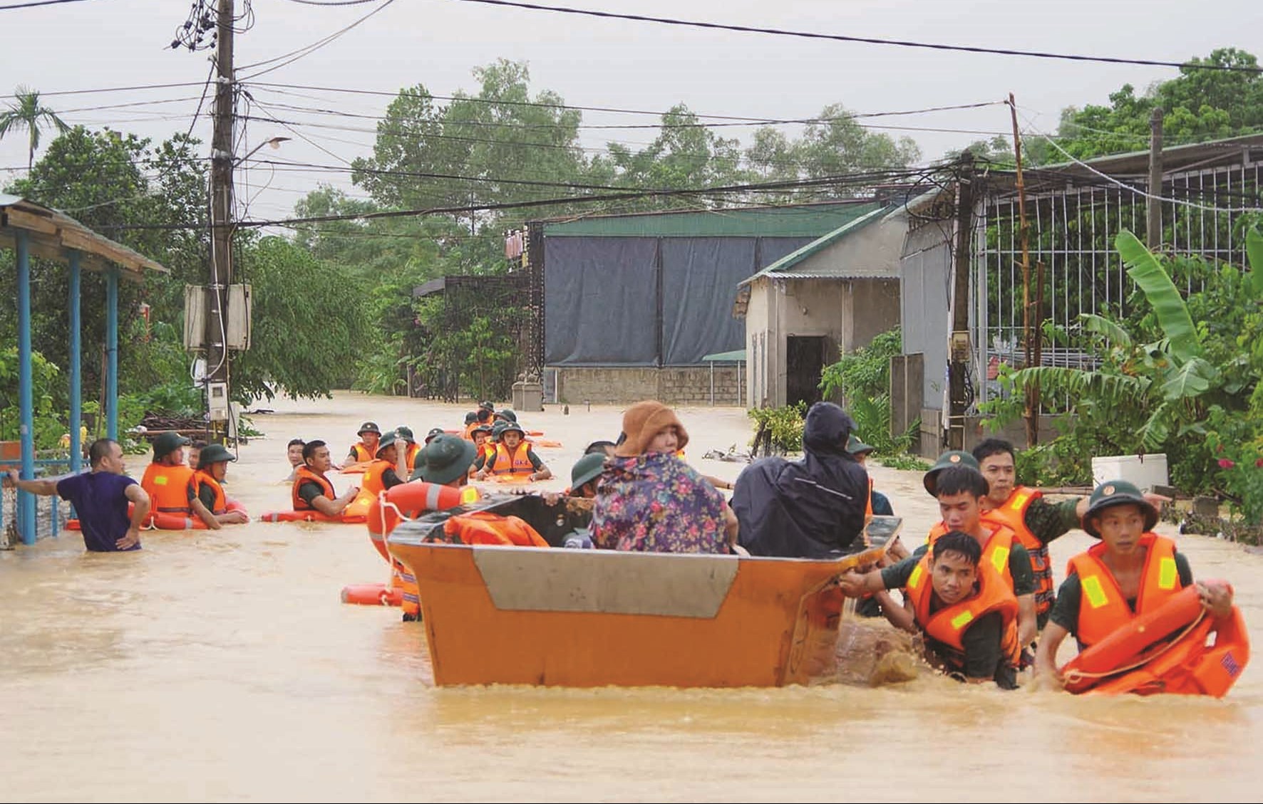 Chuẩn bị đón gió mùa kèm mưa dông nhưng miền Bắc vẫn chưa lạnh  - Ảnh 3.