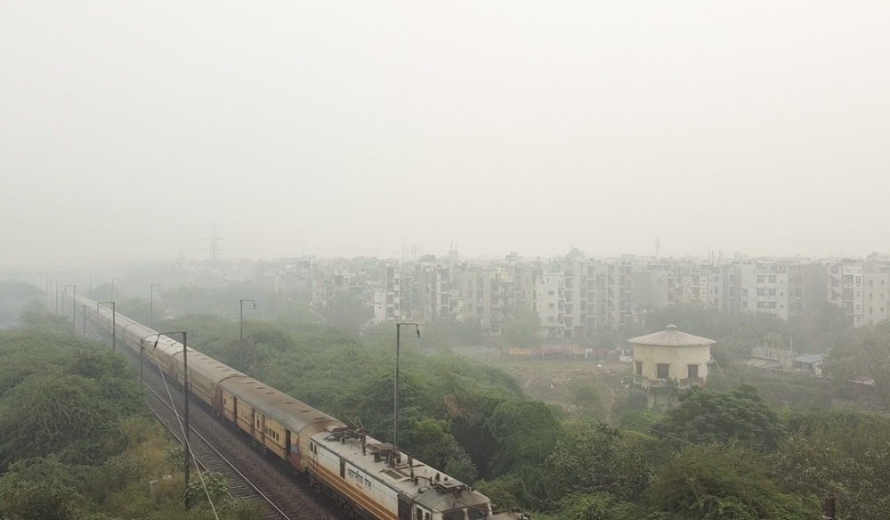 Thủ đô New Delhi của Ấn Độ đóng cửa trường học do ô nhiễm nặng - Ảnh 1.
