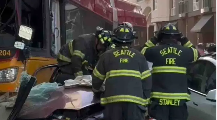 Xe bus metro đâm vào tòa nhà ở Seattle khiến một người thiệt mạng, 12 người bị thương - Ảnh 2.