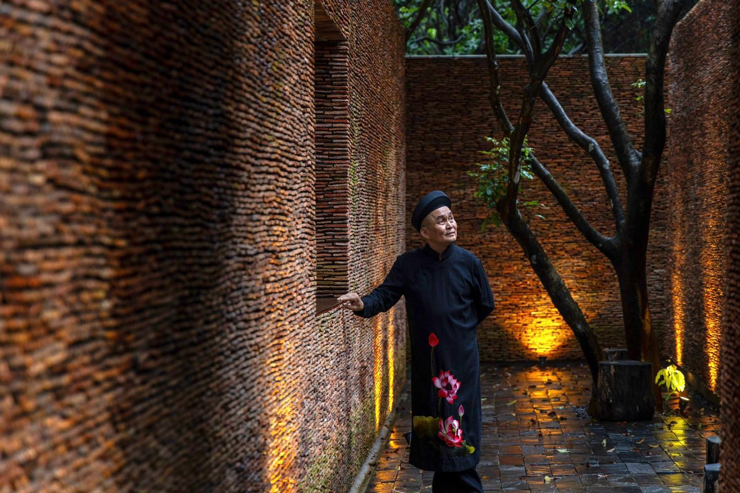 Bảo tàng Đạo Mẫu của nghệ sĩ Xuân Hinh xuất hiện trên tạp chí kiến trúc nổi tiếng: Nét đẹp văn hóa dân gian Việt Nam thêm một lần tỏa sáng - Ảnh 2.