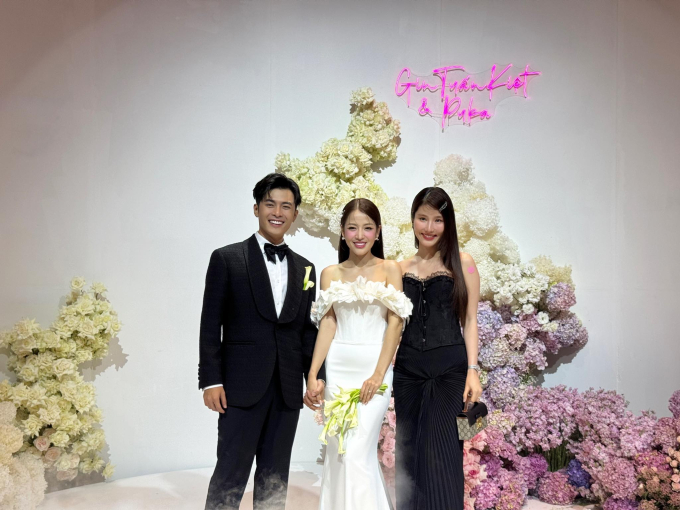 Tiệc cưới Puka - Gin Tuấn Kiệt: Cô dâu chú rể rạng rỡ bên dàn khách mời trong hôn lễ ở TP Hồ Chí Minh - Ảnh 3.