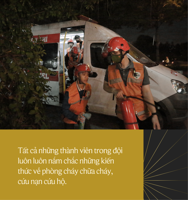Xuyên đêm cứu hộ cùng FAS Angel, nghe đội trưởng kể lại ký ức ám ảnh trong vụ cháy chung cư mini ở Hà Nội - Ảnh 10.