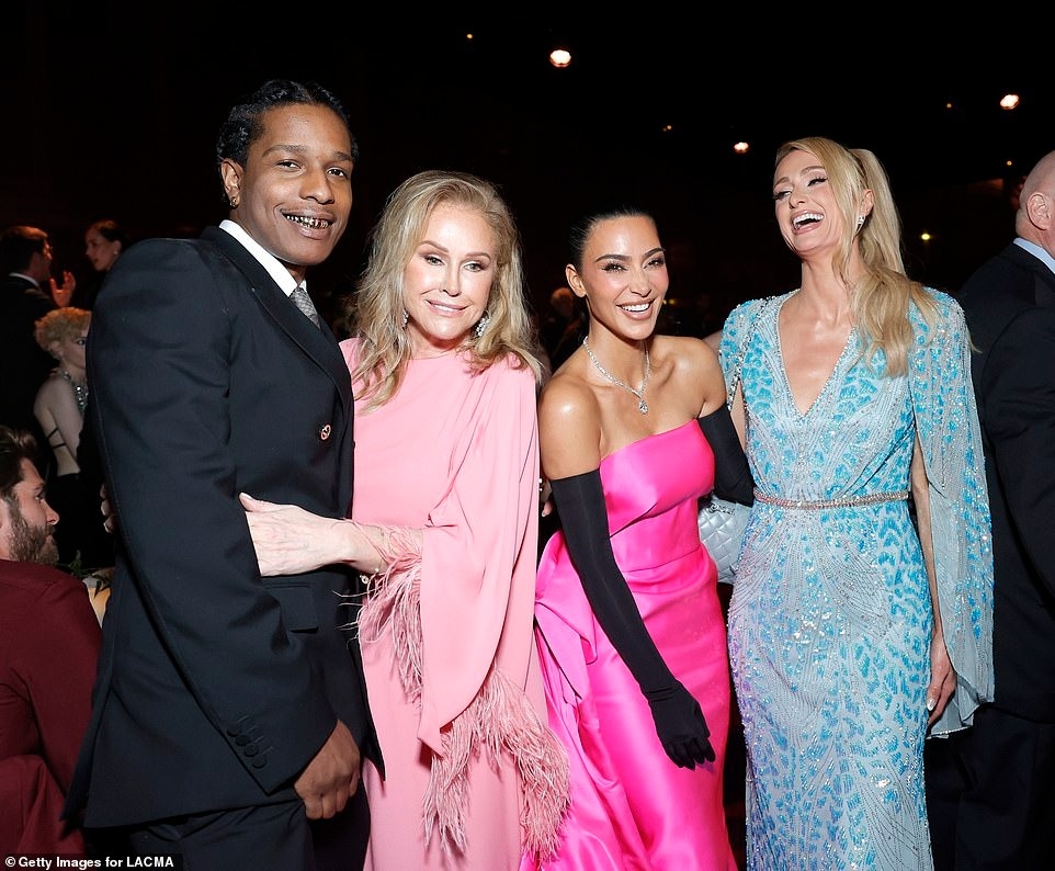 Kim Kardashian, Jennifer Lopez khoe sắc quyến rũ tại dạ tiệc của Gucci - Ảnh 8.