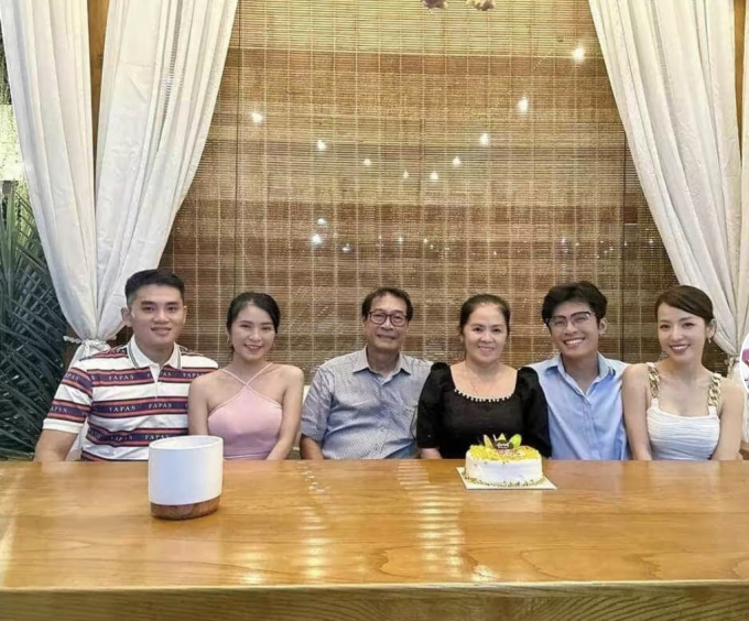 &quot;Team qua đường&quot; bắt gặp Puka và Gin Tuấn Kiệt ở sân bay, lộ chi tiết thể hiện quan hệ mẹ chồng - nàng dâu - Ảnh 7.