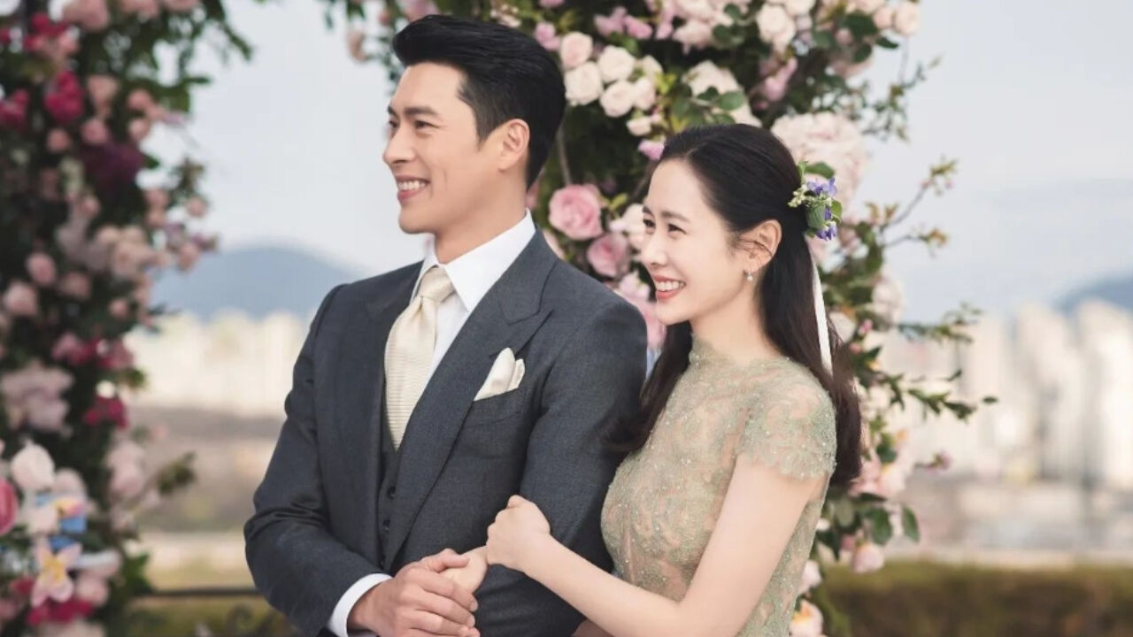 Vượt qua nhiều cặp nghệ sĩ vàng trong showbiz, Hyun Bin - Son Ye Jin được truyền thông gọi là “cặp đôi thế kỷ” - Ảnh 1.